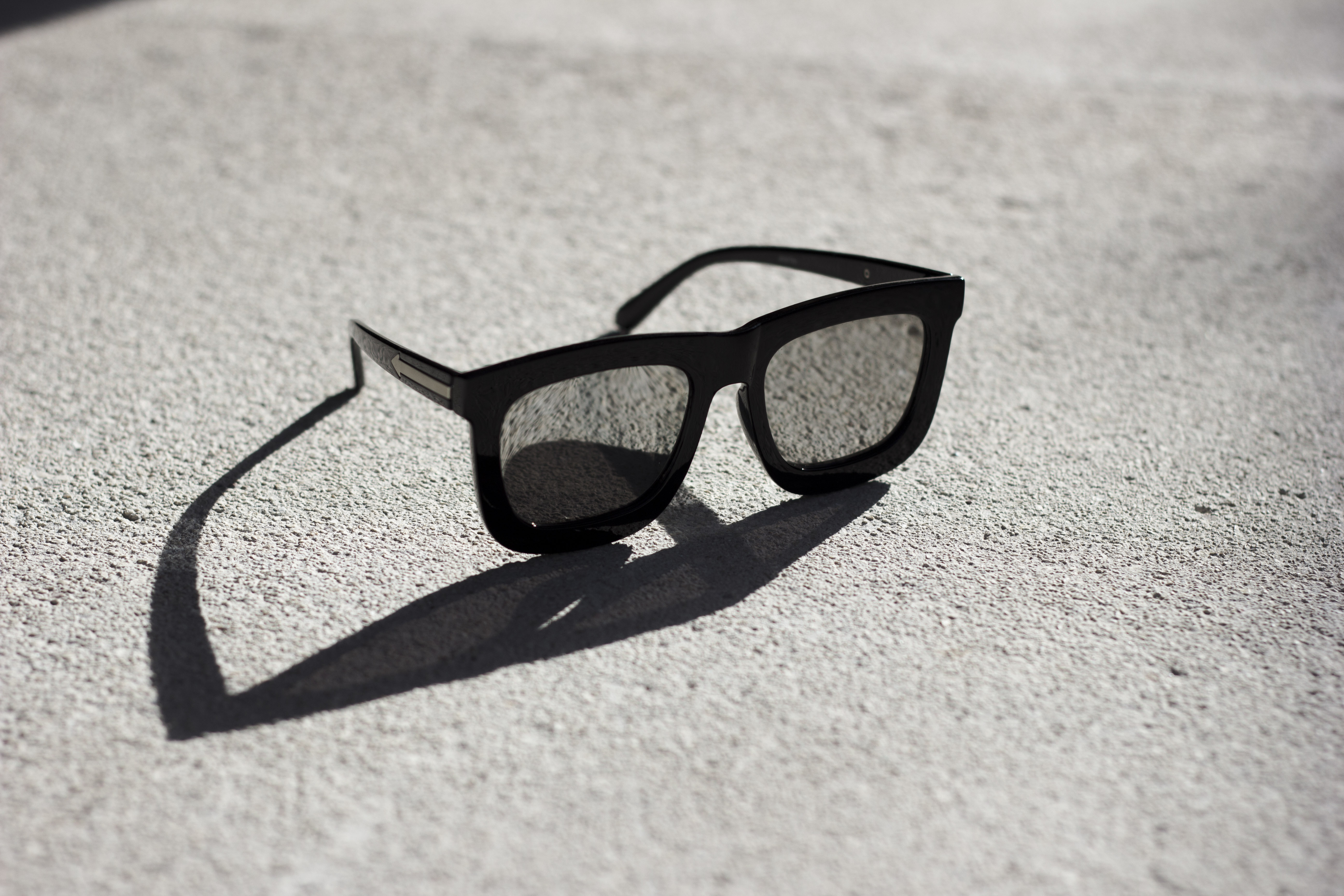 06-summer-sunglasses-brunette-braid-blog-genesis-serapio-summer-essentials